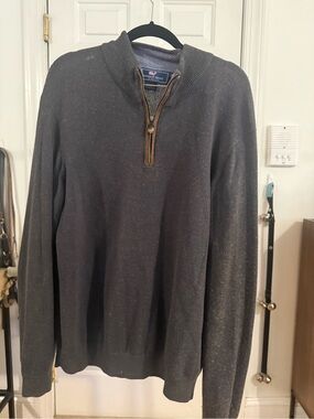 Vineyard Vines Men's Charcoal Zip-Neck Sweater with Brown Trim
